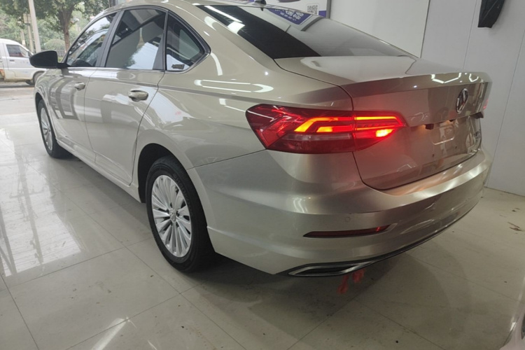 Volkswagen Lavida 2019 car image #5