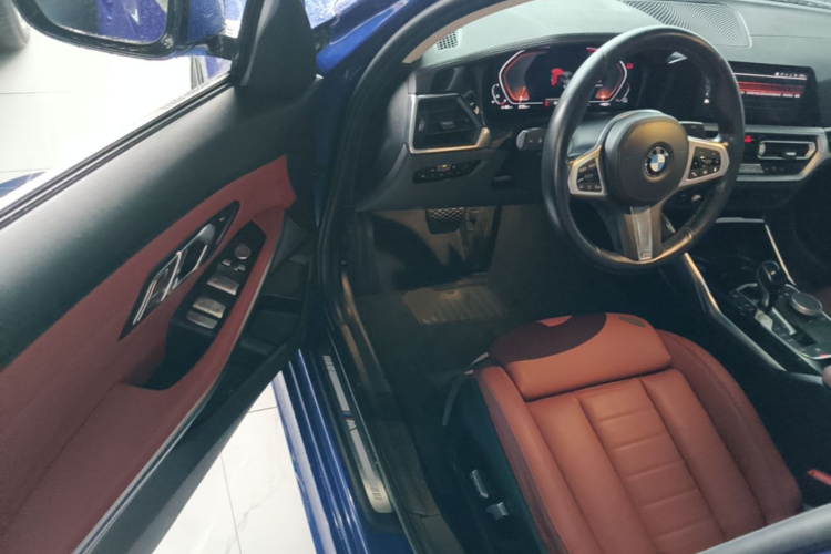 BMW 3 Series 2021 car image #16