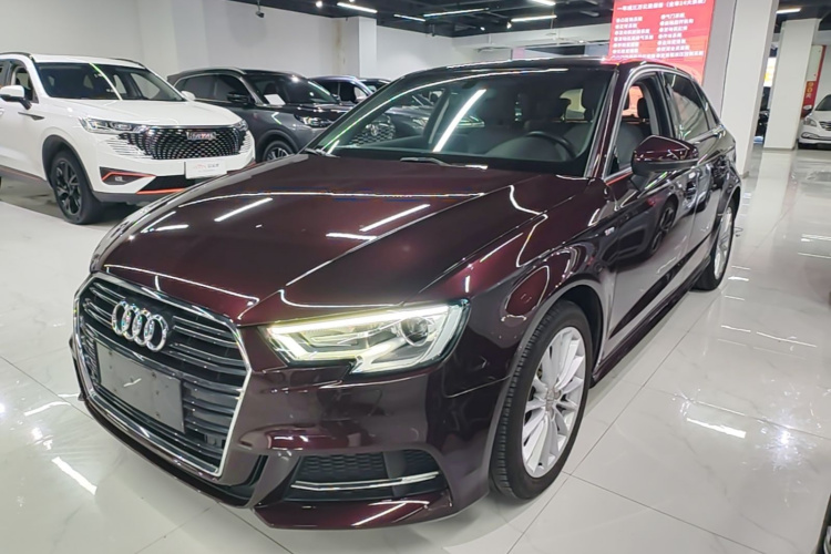 Audi A3 2018 car image #2