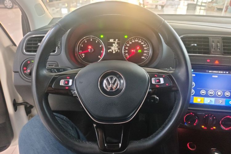 Volkswagen Polo 2017 car image #11