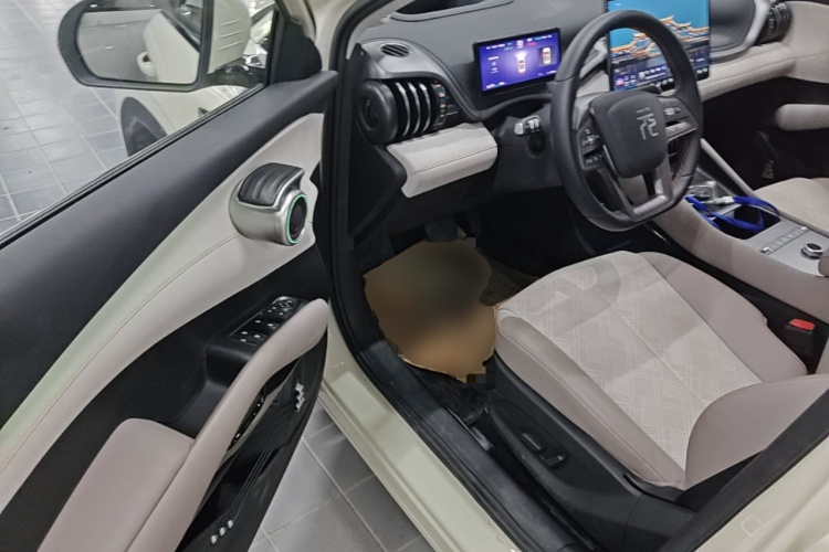 2025 car image #16