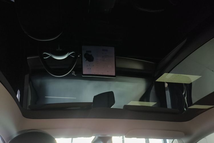 Tesla Model Y 2021 car image #20