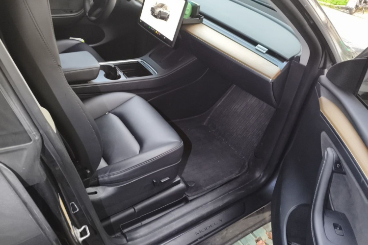 Tesla Model Y 2022 car image #27