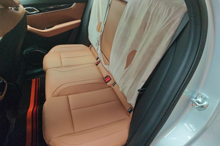 GEELY Boyue L 2026 image de voiture #17