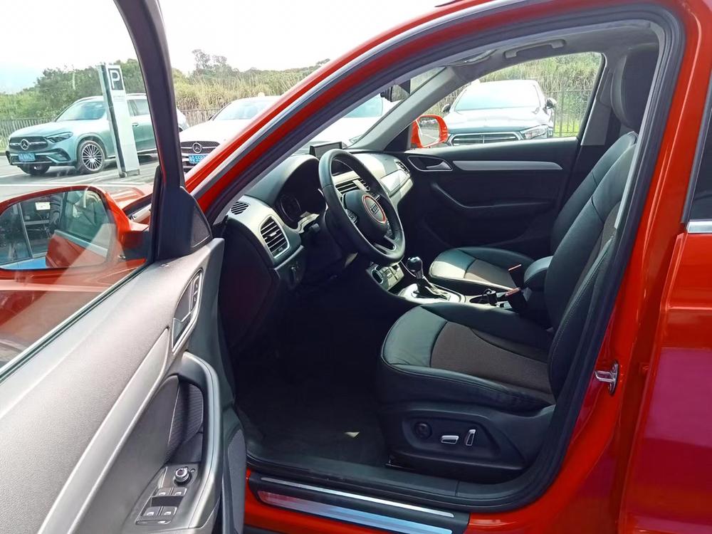 Audi Q3 2016 car image #11