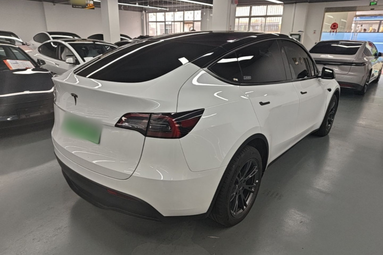 Tesla Model Y 2024 car image #7