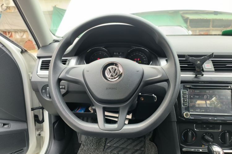 Volkswagen Bora 2016 car image #11