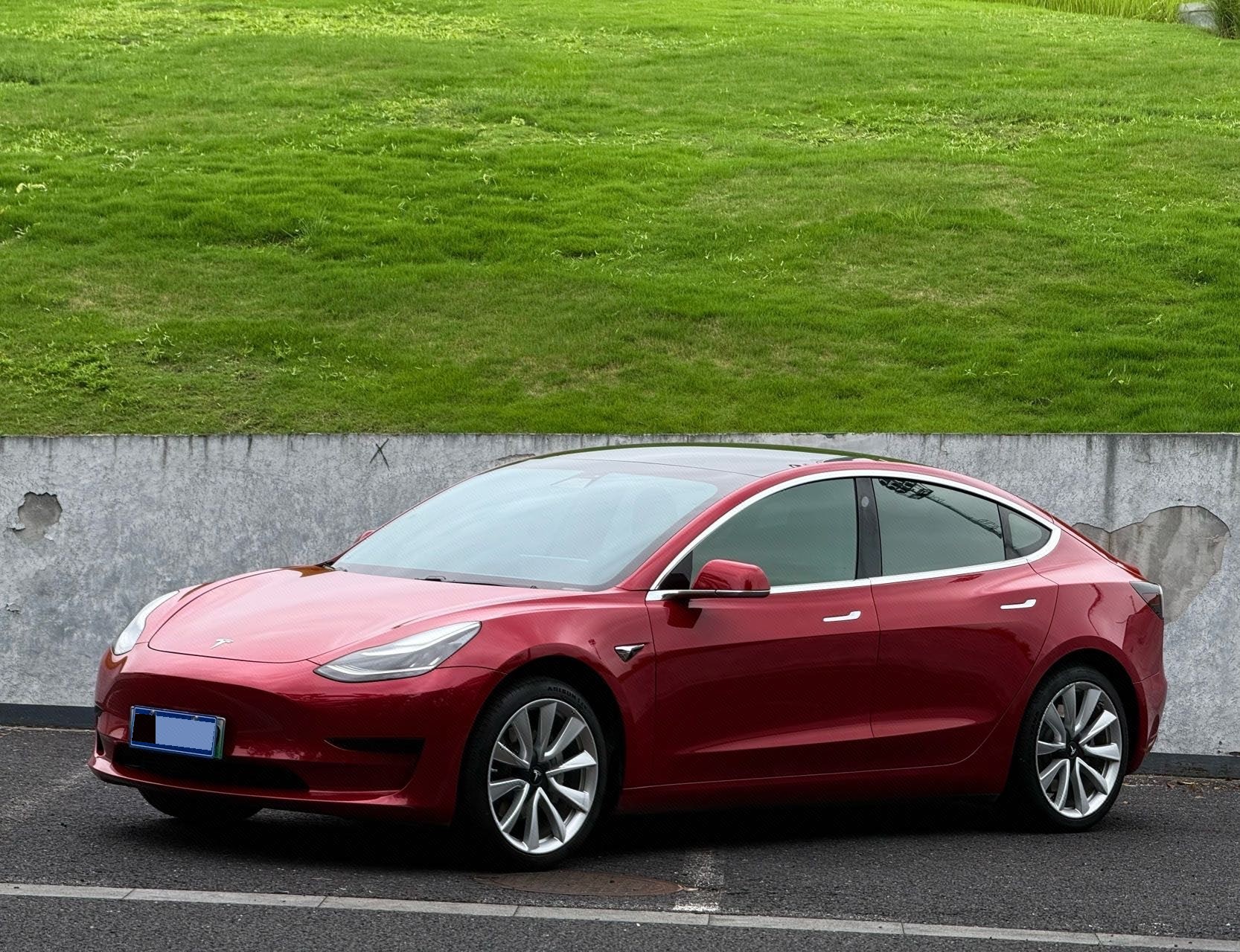 Tesla Model 3 2020 car image 