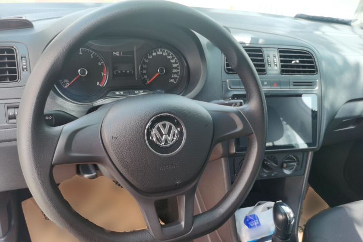 Volkswagen Polo 2018 car image #11