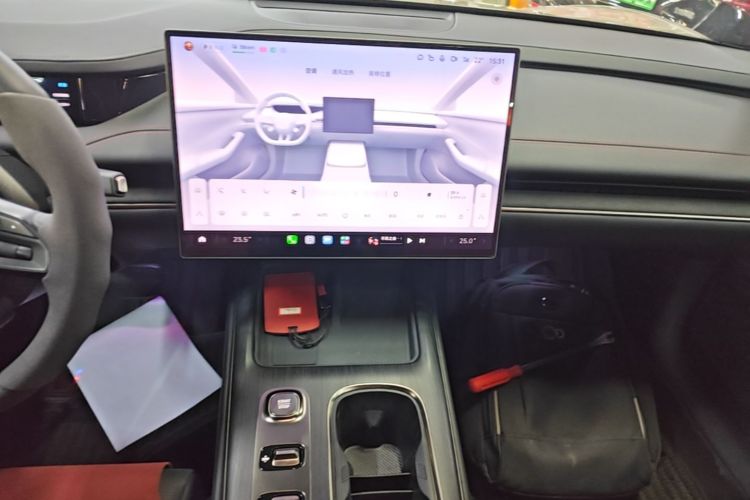 MI SU7 2025 immagine di auto #13