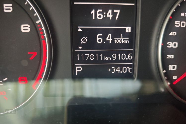 Audi Q3 2018 car image #14