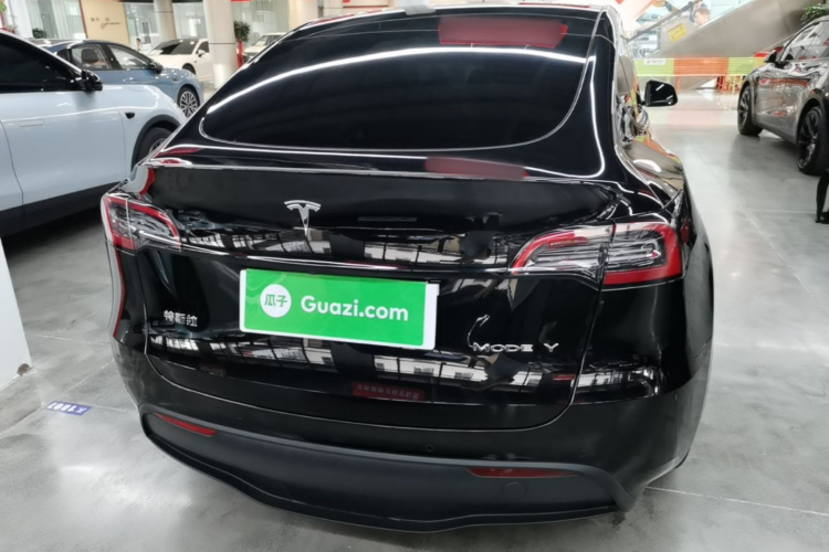 Tesla Model Y 2023 #4 Tesla Model Y 2023 car image #4