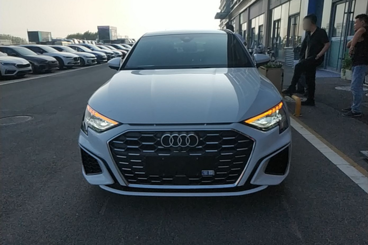 Audi A3 2023 immagine di auto #3