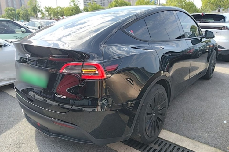 Tesla Model Y 2022 immagine di auto #5