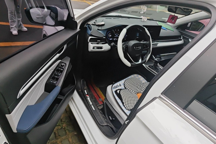 GEELY Emgrand 2023 #9 GEELY Emgrand 2023 car image #9
