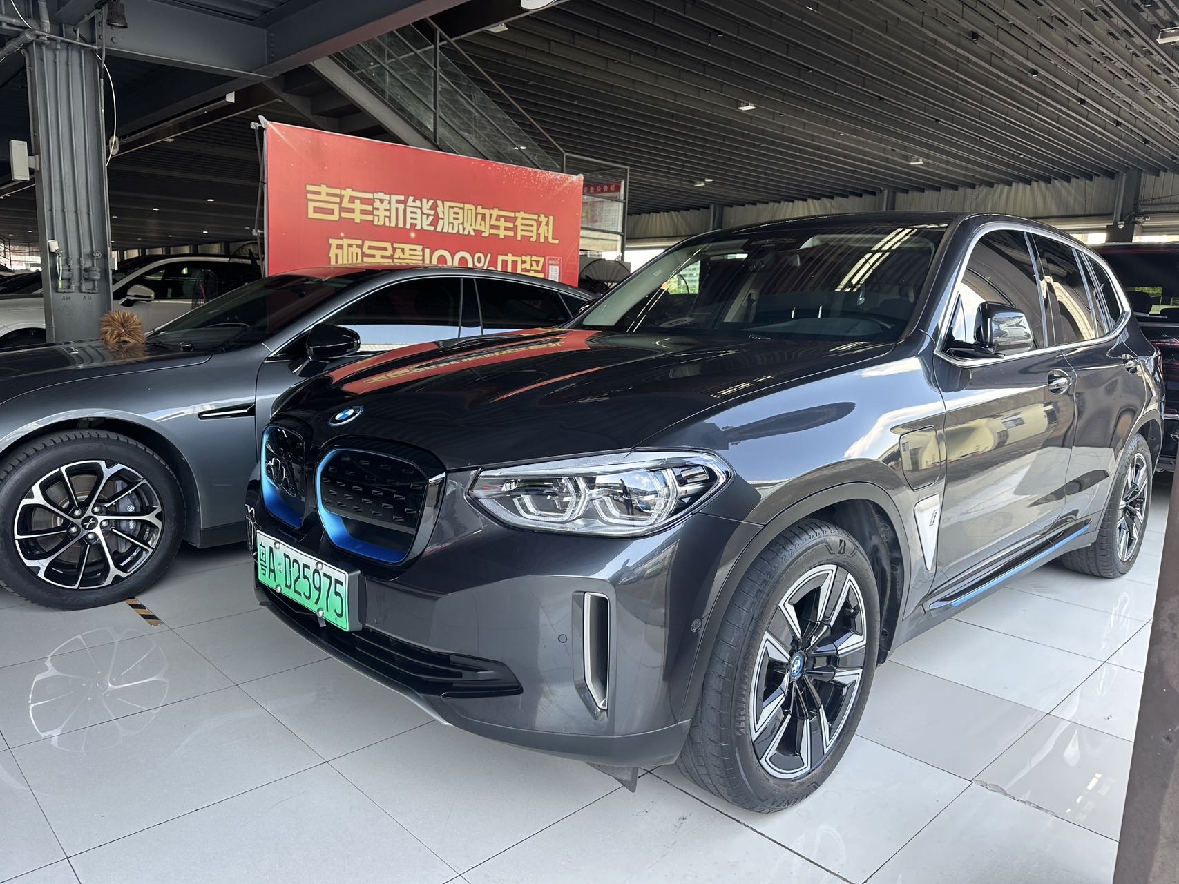 BMW iX3 2021 BMW iX3 2021 car image