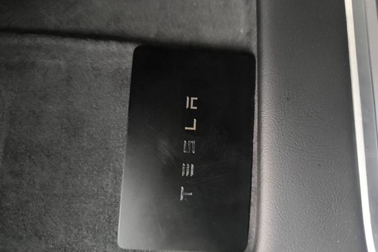 Tesla Model Y 2022 car image #9