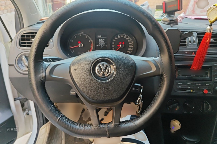 Volkswagen Polo 2015 car image #12