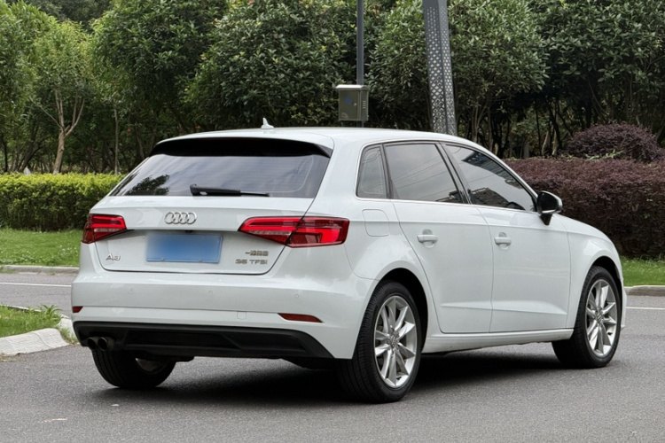 Audi A3 2018 car image #3