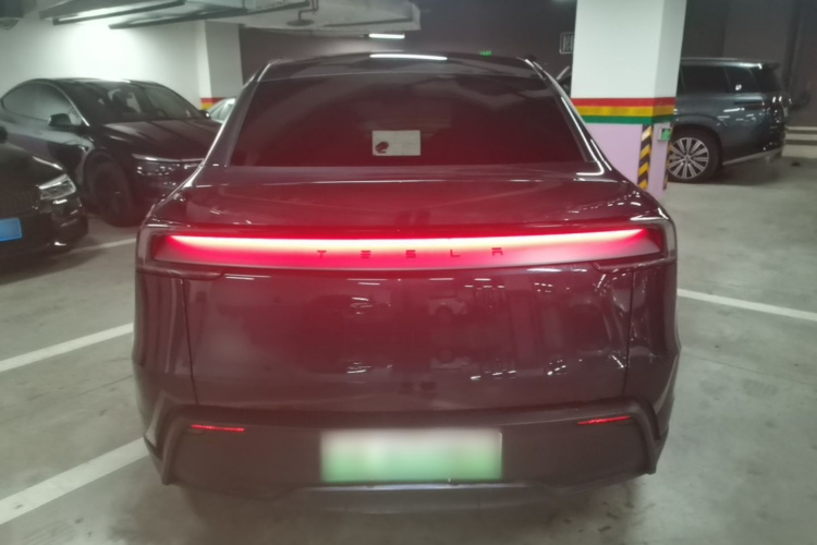 Tesla Model Y 2025 #6 Tesla Model Y 2025 car image #6