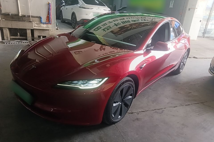 Tesla Model 3 2024 car image #2