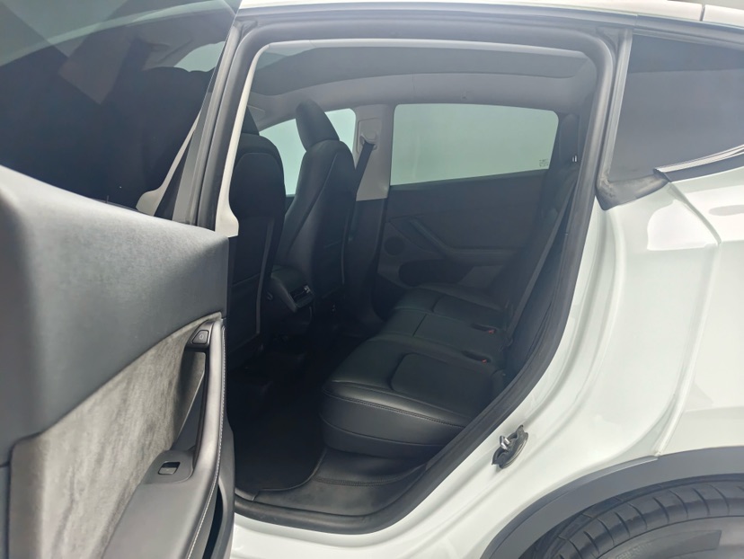 Tesla Model Y 2024 #6 Tesla Model Y 2024 car image #6