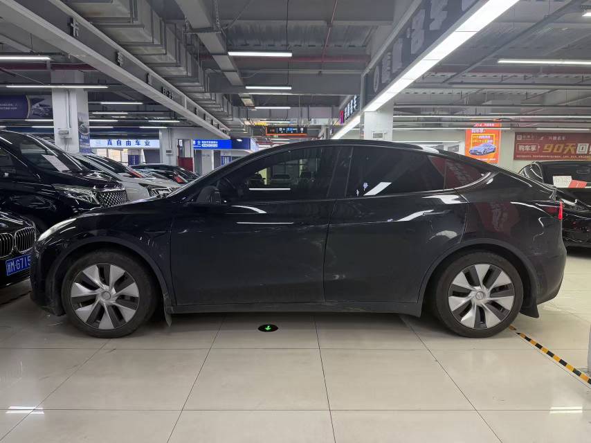 Tesla Model Y 2022 car image #8