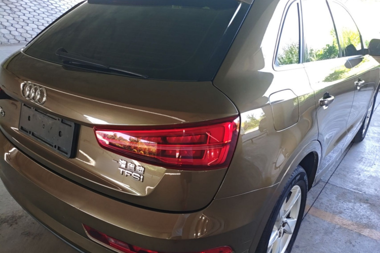 Audi Q3 2017 car image #8