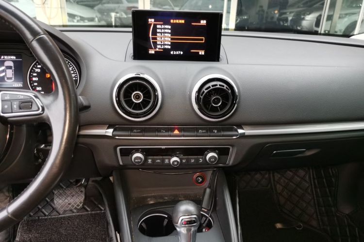 Audi A3 2016 car image #13