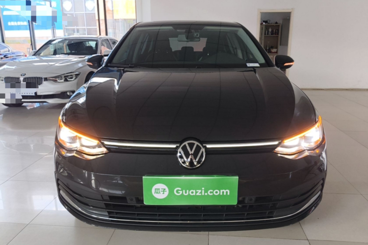 Volkswagen Golf 2023 car image #3