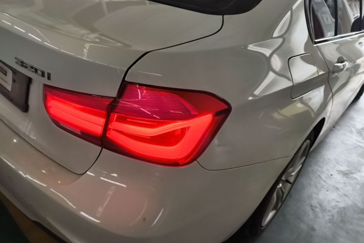 BMW 3 Series 2018 car image #8