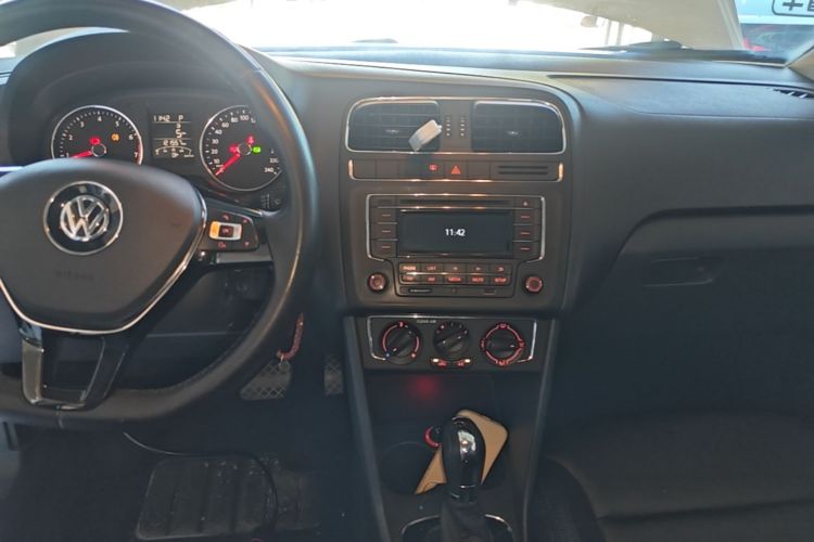 Volkswagen Polo 2017 #13 Volkswagen Polo 2017 car image #13