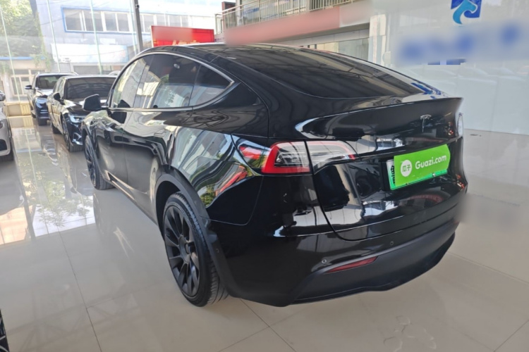 Tesla Model Y 2023 car image #5