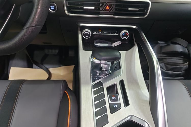 GEELY Coolray 2024 car image #14