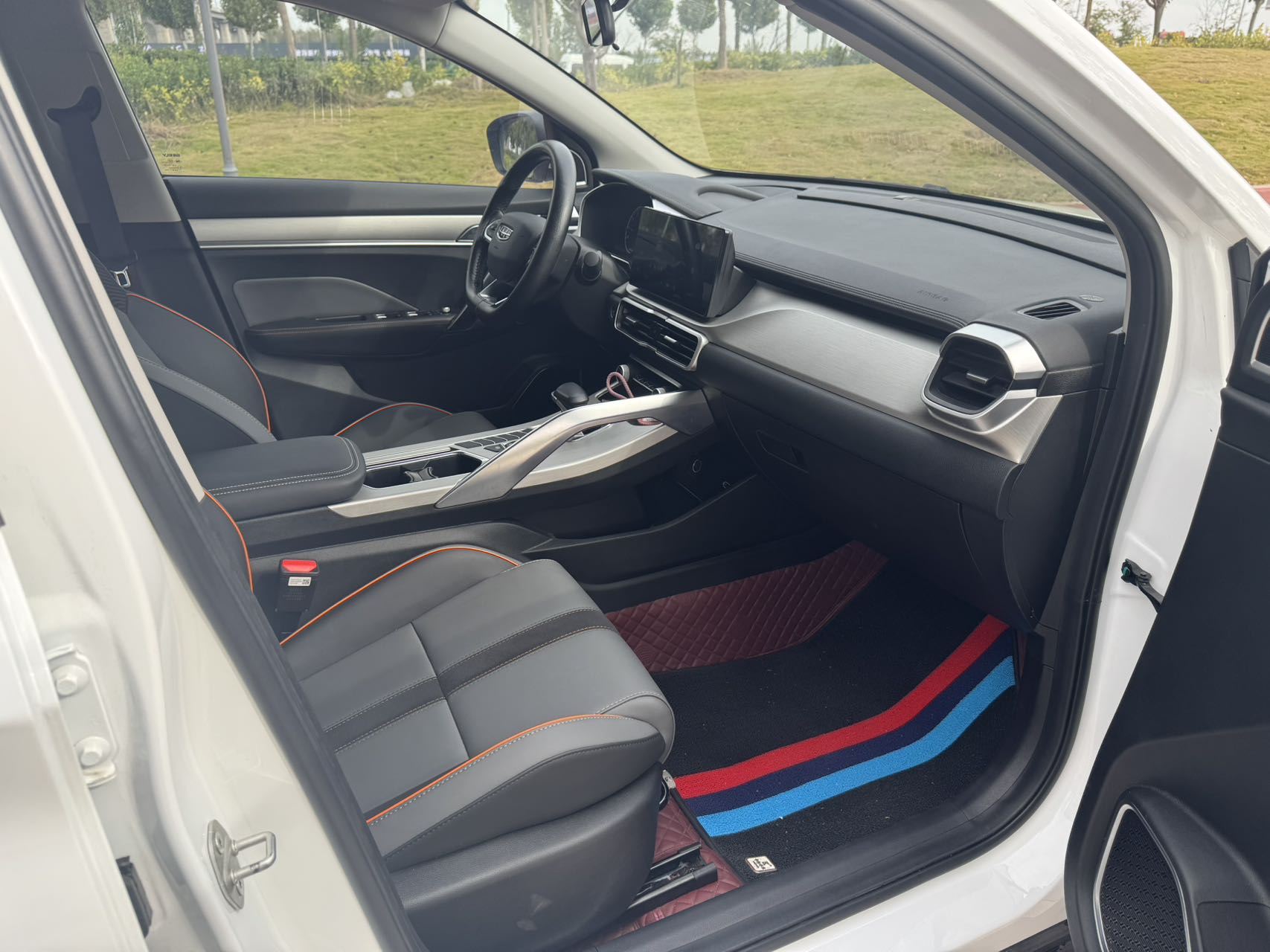 GEELY Coolray 2024 car image #12
