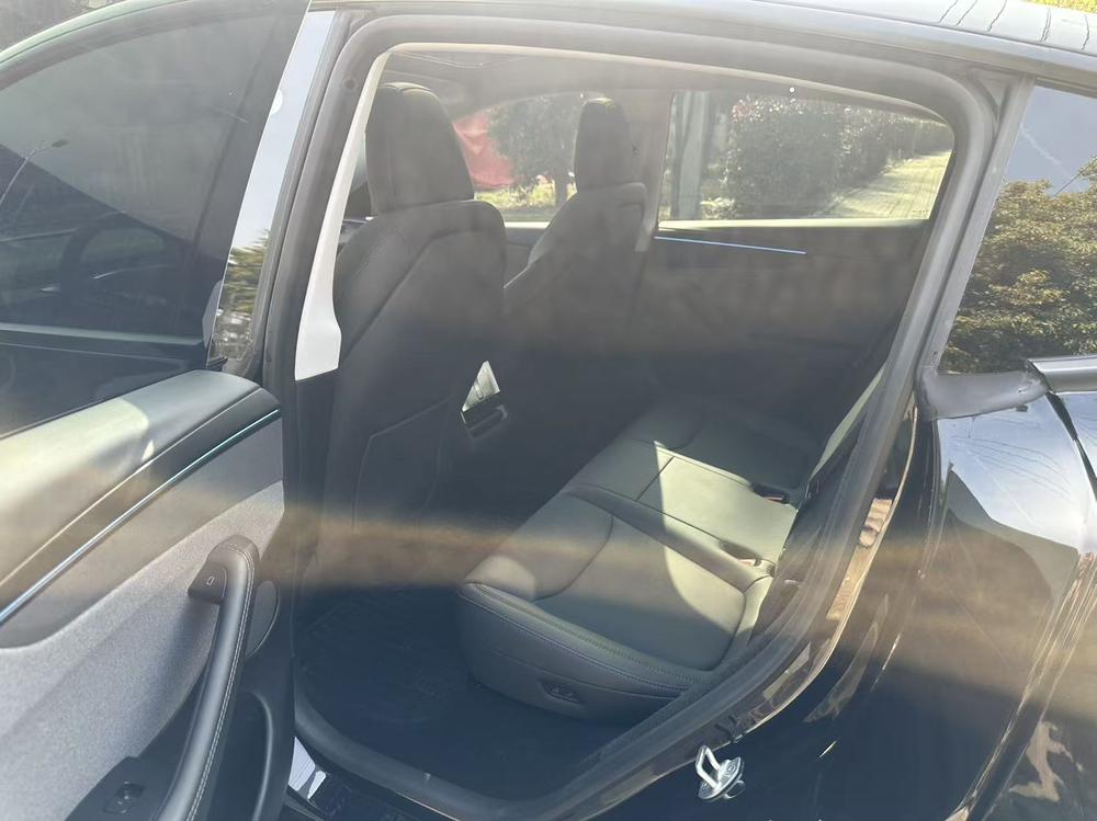 Tesla Model Y 2025 #10 Tesla Model Y 2025 car image #10