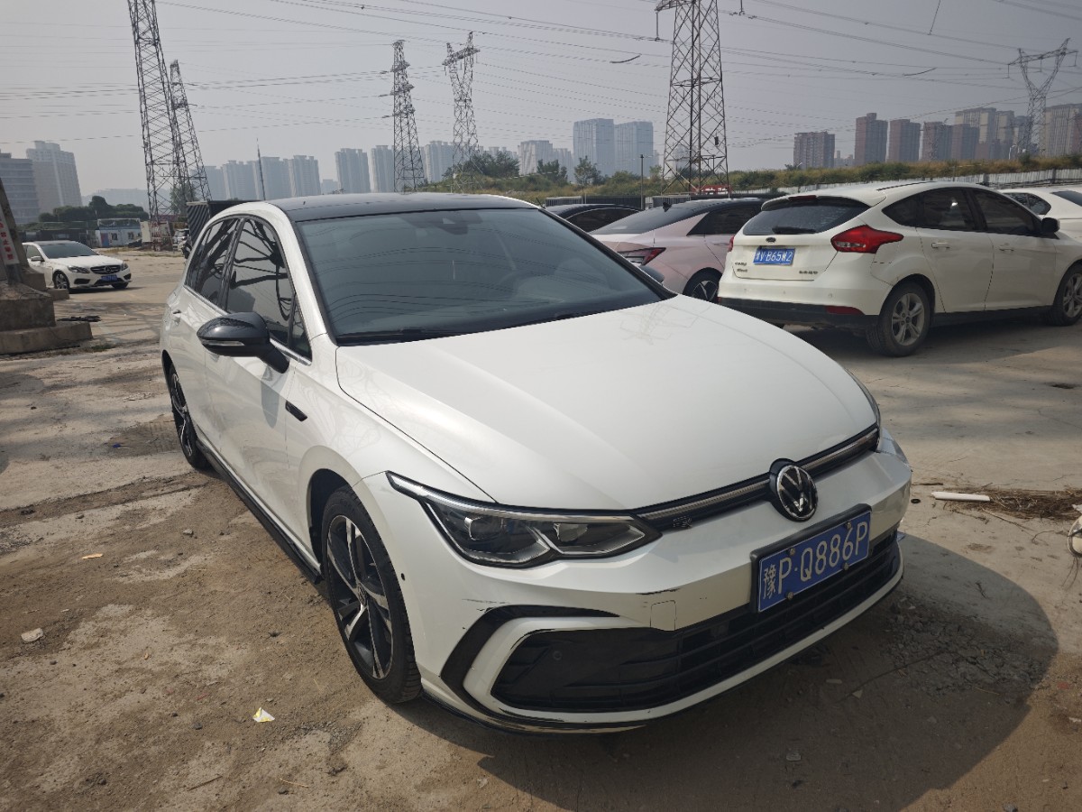 Volkswagen Golf 2021 car image #2