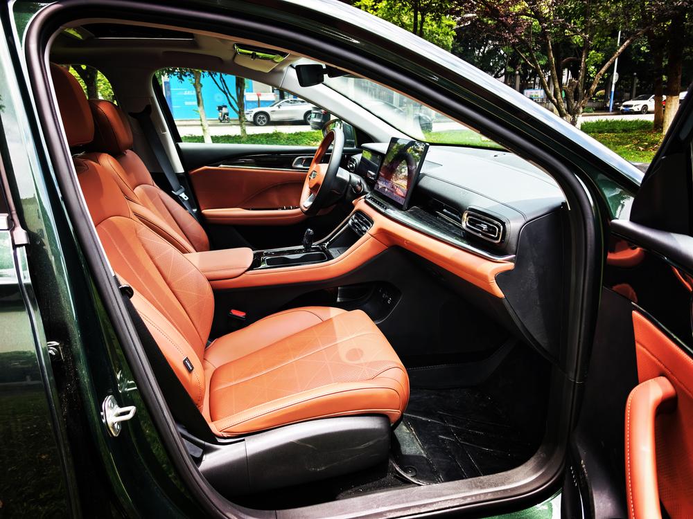 GEELY Emgrand 2025 #16 GEELY Emgrand 2025 car image #16