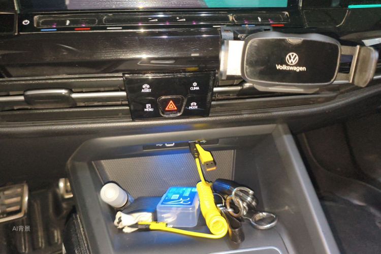 Volkswagen Golf 2023 car image #15