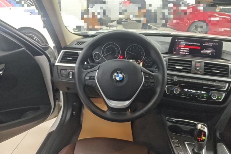 BMW 3 Series 2019 car image #11