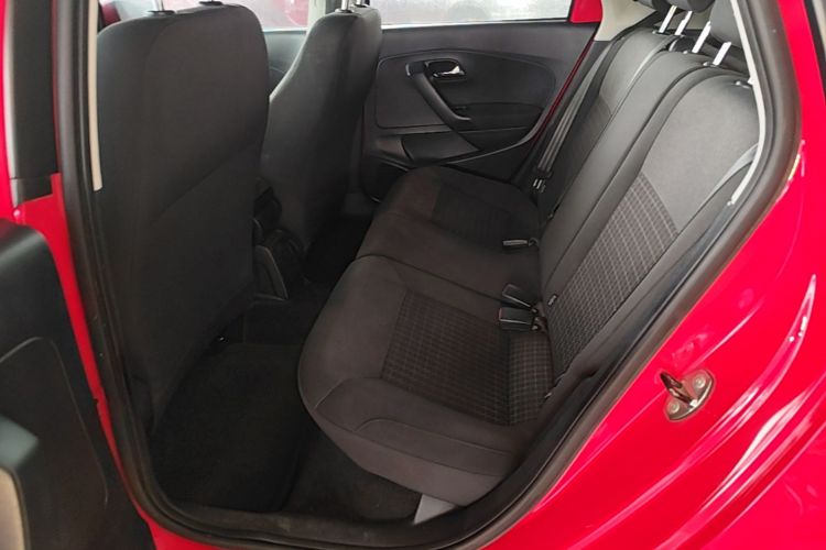 Volkswagen Polo 2016 car image #17