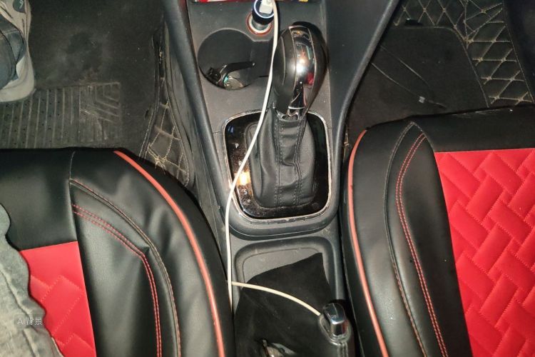 Volkswagen Polo 2018 car image #16