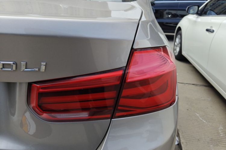 BMW 3 Series 2018 #8 BMW 3 Series 2018 car image #8