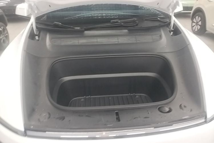 Tesla Model Y 2025 #20 Tesla Model Y 2025 car image #20