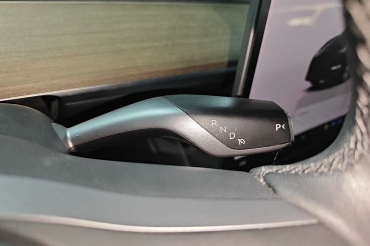 Tesla Model Y 2023 car image #14