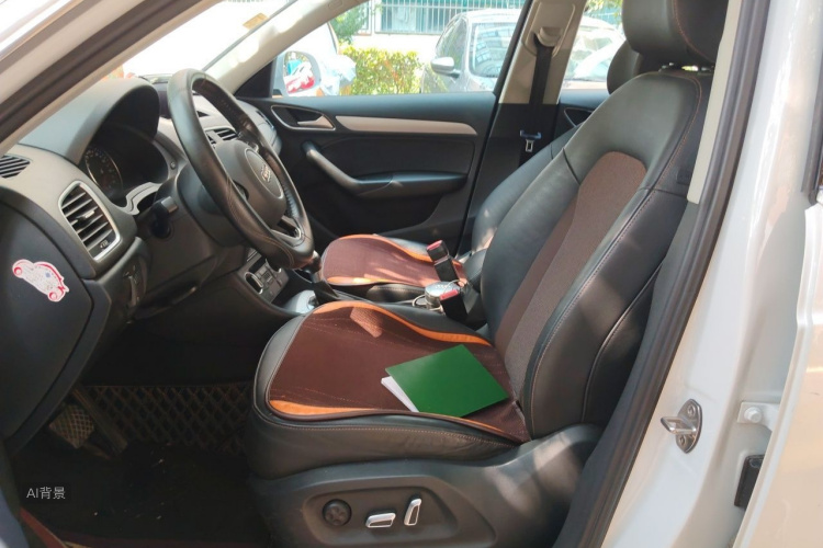 Audi Q3 2019 car image #17