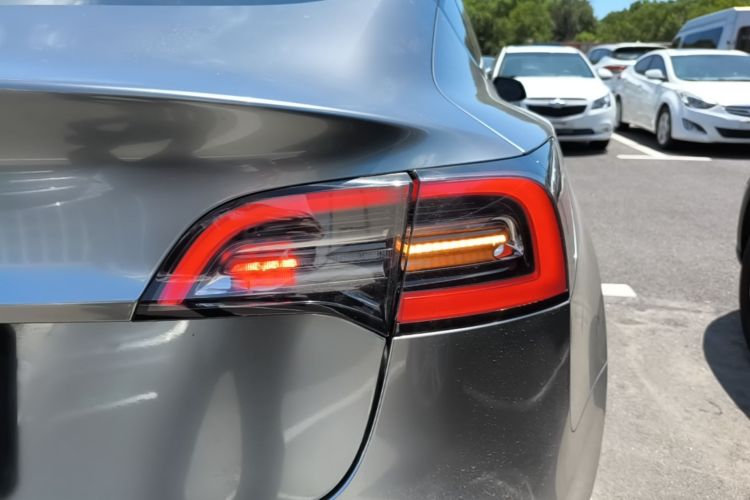 Tesla Model 3 2022 car image #8
