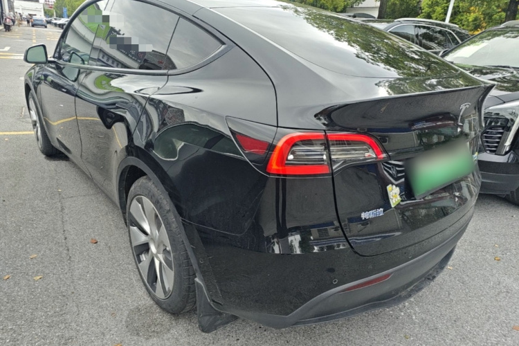 Tesla Model Y 2022 car image #5