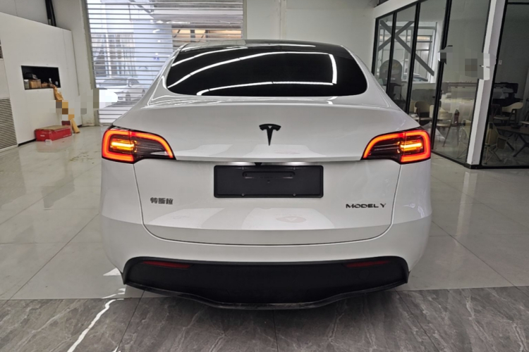 Tesla Model Y 2024 #6 Tesla Model Y 2024 image de voiture #6