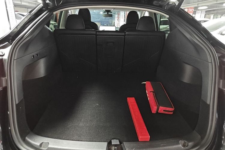 Tesla Model Y 2023 car image #19
